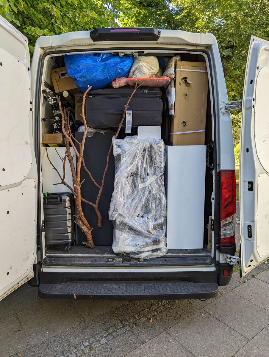 Visit us at <a href="/ArsElectronica/">Ars Electronica</a> from the 7. - 11 September! @designandcomp is exhibiting at the 'splace am Hauptplatz', including our #MixedReality performance project 'Boutique 2XXX' 😊👟👀