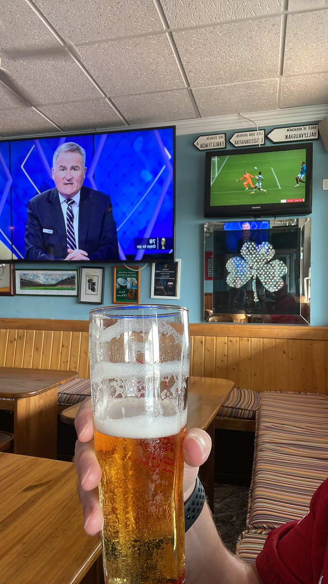 edwright6975's tweet photo. @1McKenzieColin1 @Ms_Saint_ Can always rely on finding an Irish bar! https://t.co/Bq7ffrLZzs