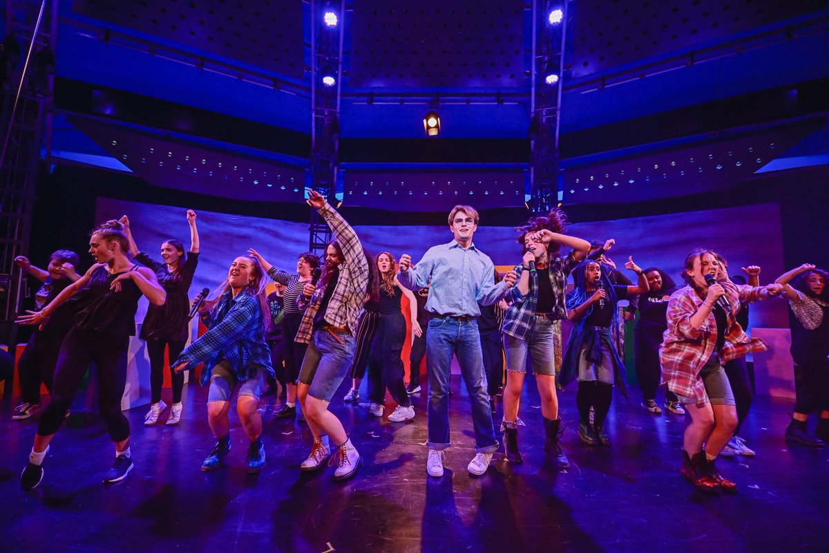 So glad I was able to catch joyful, hopeful, exuberant #TheInBetween from @nyaw_ccic <a href="/ShermanTheatre/">Sherman Theatre / Theatr y Sherman</a> last night. Llongyfarchiadau to <a href="/HarrietHaylock/">Harriet Haylock</a> <a href="/KellieGwenMorg1/">Kellie-Gwen Morgan</a> <a href="/_megan_gillard_/">Meg Gillard</a> <a href="/hibbard_hafwen/">Hafwen Hibbard</a> and the rest of the cast and crew. You smashed it. And kudos to <a href="/hannahnoone1/">Hannah Noone</a>
