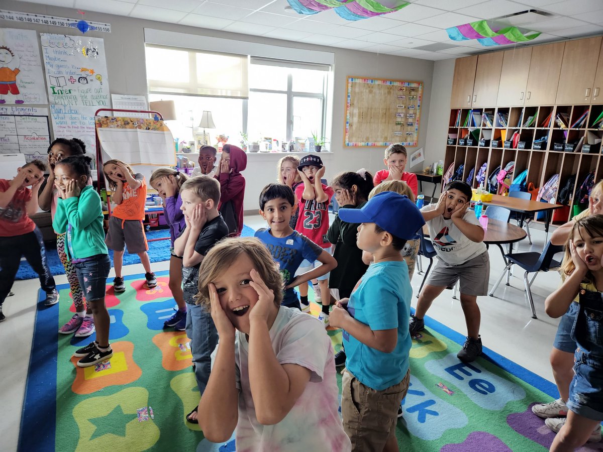 KolLSEArts's tweet photo. Our first gonoodle of the year! @LSEArts #cpsbest https://t.co/3wihDdKZHi