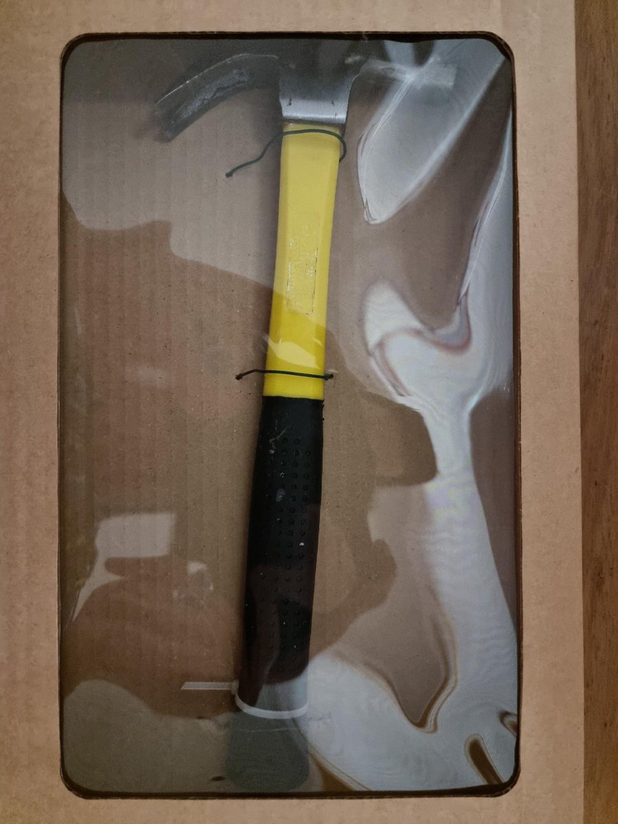 MPSRedbridge's tweet photo. Thank you to the members of public that helped detain a male who was brandishing this hammer in #WOODFORDGREEN. He was arrested by #EAVSU East Area Violence Suppression unit for GBH, ABH and possessing an offence weapon. #EACID are investigating. 470EA https://t.co/xF1TbjFR0e