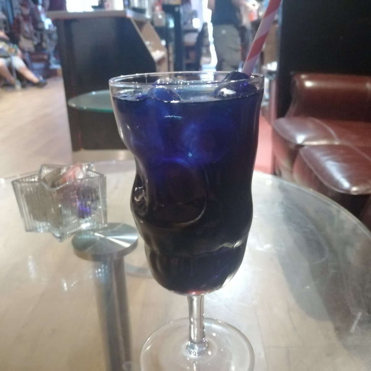LukeGreensmith's tweet photo. Shark Attack mocktail at the Scream &amp; Shake Horror Cafe in Blackpool!

Alcohol free gin, blue Curaçao syrup, lemon juice, lime juice, grenadine, and lemonade :D https://t.co/nf23t6FU0P