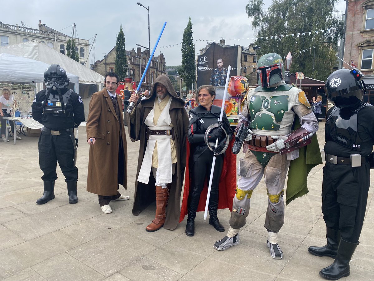 Lara Lowe tweet media