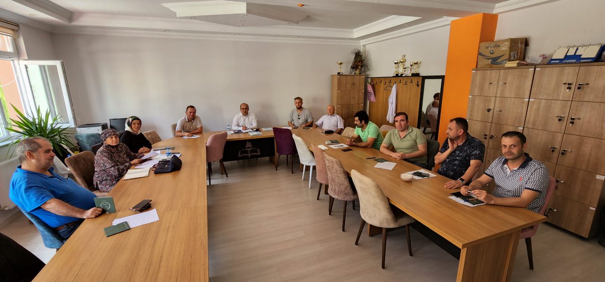 torulmem's tweet photo. 2022-2023 eğitim öğretim yılı hazırlıkları kapsamında  okul/kurum müdürleri kurulu toplantısı 01.09.2022 perşembe günü ilçemiz Atatürk Ortaokulunda İlçe Milli Eğitim Müdürümüz Eyyüp ZENGİN başkanlığında gerçekleştirildi. https://t.co/nA2vLm15RQ