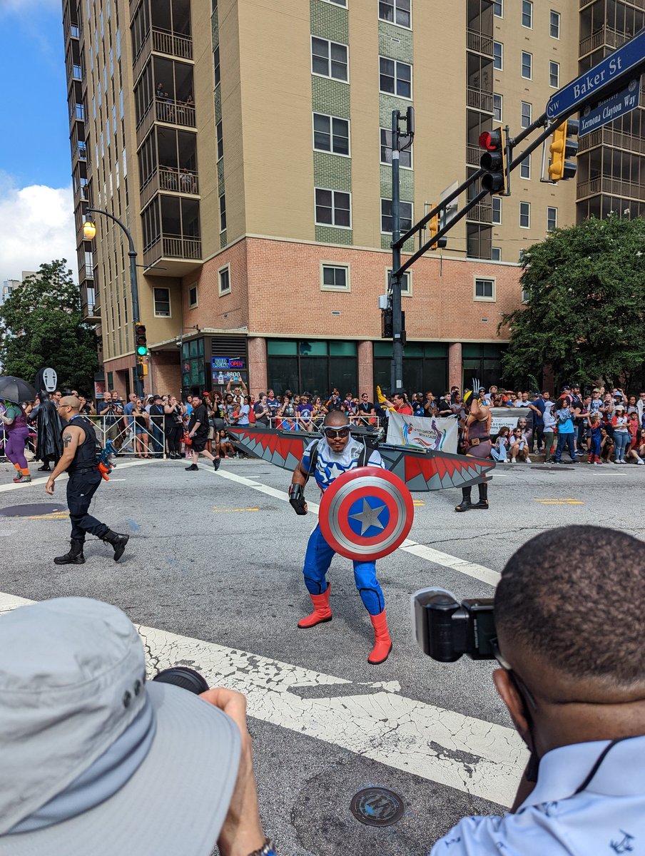 MCUCast's tweet photo. We saw a lot of great costumes at the #DragonCon2022 parade! We loved this Captain America! #DragonCon #CaptainAmerica #strandedpanda https://t.co/h3PeRO93fv