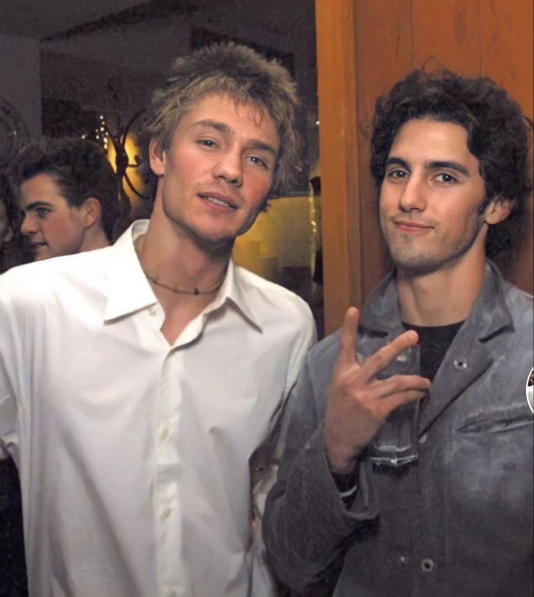 thinkergilmore's tweet photo. chad michael murray and milo ventimiglia in the early 2000s https://t.co/PFAfVItT0M