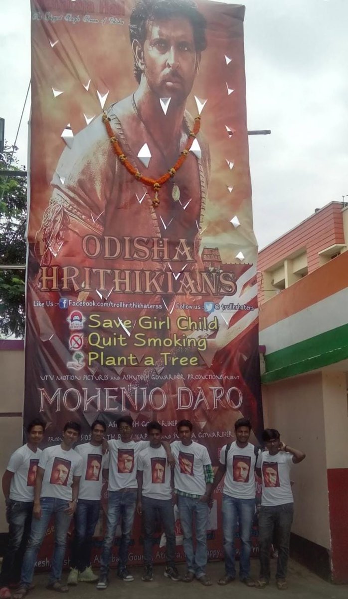 Pranaywaaaaa's tweet photo. Dear @RelianceEnt Team
You are the most chutiyastic production house ever

This is the craze of @iHrithik sir In  Odisha, Bhubaneswar. 
Every fanclubs of other stars &amp; even cities came to know about fan celebrations after us 

#VikramVedha https://t.co/EYwMoBmW9P