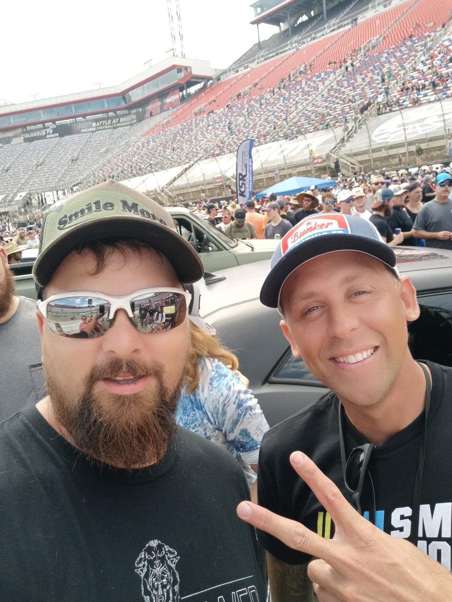BrianaNWhite1's tweet photo. Glad my son and Kevin got to go to #bristolmotorspeedway #bristolbaby #cleatus #romanatwood #smilemore #bristolbrother. Got to meet cleatus and roman β₯οΈ https://t.co/UtHworIZHb