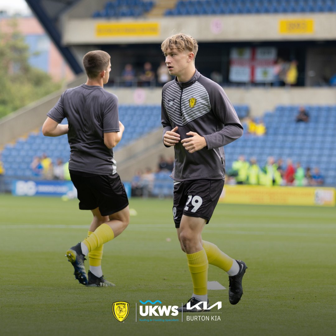 burtonalbionfc's tweet photo. 💛🖤 Valuable first experiences in the squad for both Finn Delap and Dylan Scott today.

Keep up the good work @BAFCAcademy 👏👏

#BAFC https://t.co/nskCybMDUE