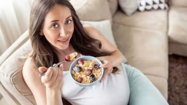 Nutrición durante el embarazo: los alimentos esenciales que debes comer buff.ly/3wQb9d1