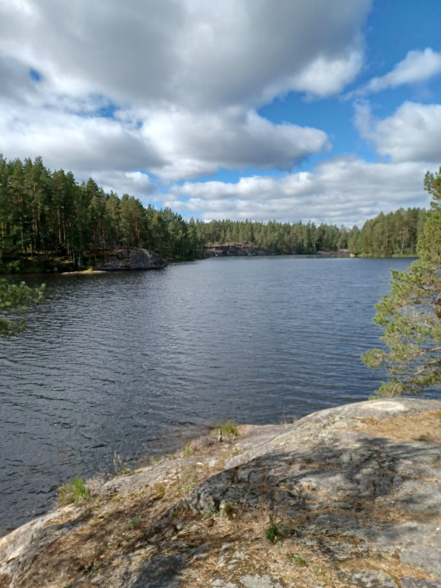 ambrowoll's tweet photo. Finisher at #NuuksioClassicTrailMarathon 42 km!
Aika parani melkein tunnilla viime vuodesta, jee!
#polkujuoksu #nuuksioclassic #traillöpning #trailrunning #nuuksio #NuuksionKansallispuisto #noux https://t.co/2b9nN4iIO3