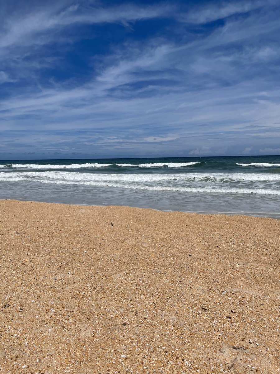 Bexverse's tweet photo. Decided to touch some sand today. Hope everyone has an awesome weekend 🤙 #BeachGoon https://t.co/2g76uKoQ6W