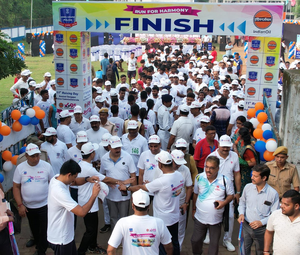 IOCL_Durgapur's tweet photo. "XP95 RUN FOR HARMONY"

A 5KM Run event was held in association with Asansol-Durgapur Police Commissionerate. Over 300 enthusiasts participated. The high powered Event was flagged off by CP(ADPC), DM(Paschim Bardhaman),  Mayor(Durgapur) and DRSH(DDO).

@wb_IndianOil
@Cpadpc https://t.co/S5qRJN80Zb