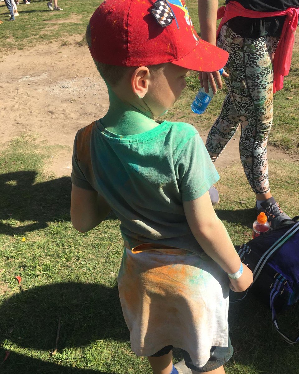 Khabonina_Q's tweet photo. Today was everything…because beautiful moments are made up of these bits &amp; pieces ❤️
#ColourRun 📍🏃‍♀️☀️👌🏾
#Matt #Kerryn #Lwa #Mommy https://t.co/TNbU87Em7a