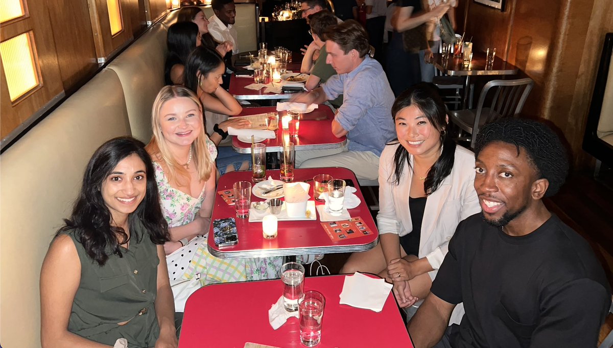 kalerewards's tweet photo. 🥬✨Kale's dinner series brings together a curated group of marketers &amp; community builders from consumer brands. This month, our founders hosted:
@faintflex (@starface), @hel__bel (@tenddental),Keely (@prosehair),Yasmine (@k18hair),@mgrillo87 (@getampla)!
@lm20n &amp; @isha____patel https://t.co/sNySgf03Sh
