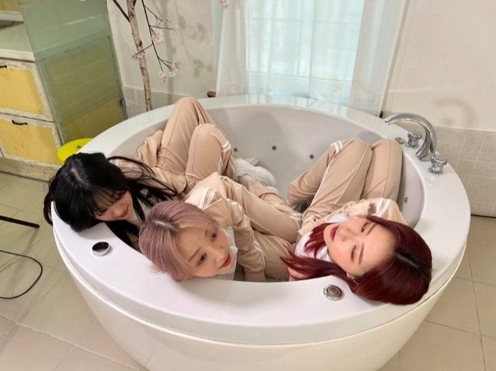 bbzfiles's tweet photo. #GetWellSoonChoerry π https://t.co/oRkvyl8QB9
