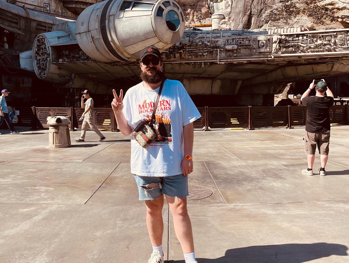 The VibeDealer tweet media