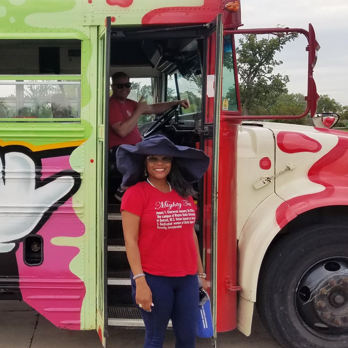 DetroitBus's tweet image. It’s the FINAL WEEKEND this year of our totally free Belle Isle Loop shuttle. Runs all day today and Sunday from 12pm ‘til 8pm.

Get a ride to the beach, to the conservatory, to the aquarium, or if you’re truly wild the slide is open too. Pilots only.

See you soon! 🏝🚌🔁