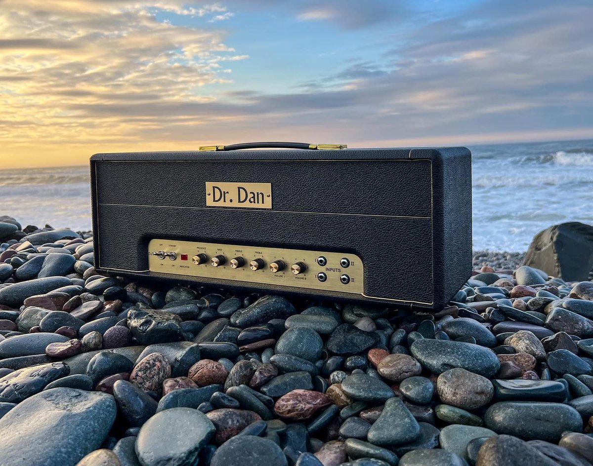 ehfects's tweet photo. It's Labour Day weekend here in Canada. Fall is just around the corner so make sure to hit the beach one last time.
#AmpsAndEhfects #CanadaLoud #CanadianGuitar #CanadianEffects #CanadianGuitarPedal #CanadianAmplifier #MadeInCanada #GuitarAmps #GuitarGear #GuitarPedal #Guitar https://t.co/3u50PfmgGI