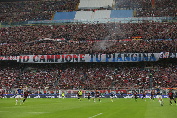UlgadBogor's tweet photo. Banner #CurvaSudMilano: Io Campione Tu Piangina - Kami Juara, Kalian Menangis #MilanInter #AvantiCurvaSud #ForzaRagazzi🔴⚫ https://t.co/h8nGBwgOQb