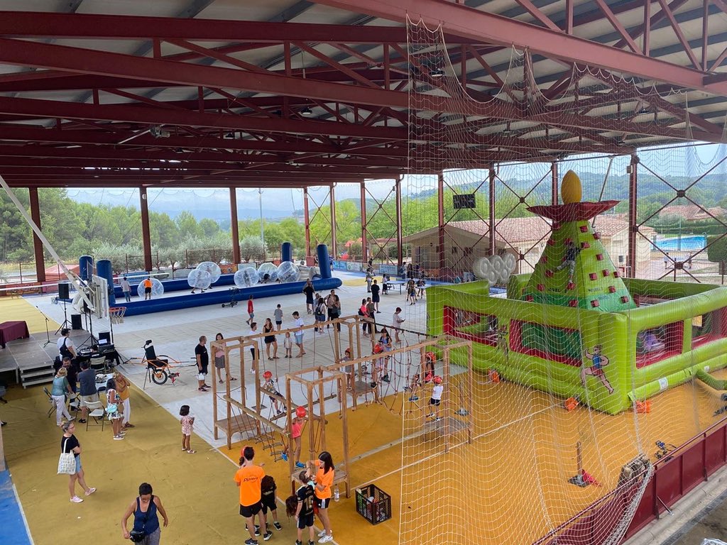 collbato's tweet photo. ⚽️🏐La Pista Coberta Martí Gil de #Collbató acull la Festa de l’Esport, vine a jugar a Tennis Taula, al circuit d’aventura, al futbol bombolla, al rocòdrom o a l’inflable. T’ho perdràs? https://t.co/kWhtjXQ3uz