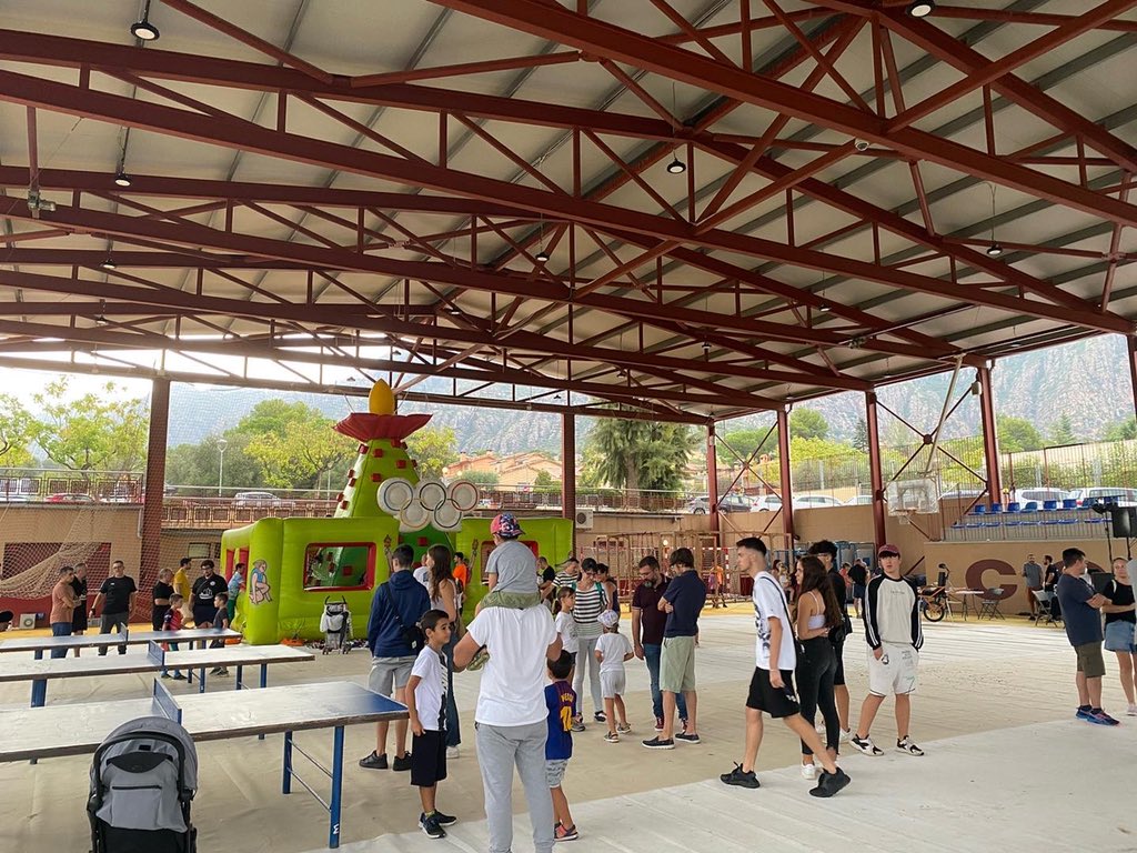 collbato's tweet photo. ⚽️🏐La Pista Coberta Martí Gil de #Collbató acull la Festa de l’Esport, vine a jugar a Tennis Taula, al circuit d’aventura, al futbol bombolla, al rocòdrom o a l’inflable. T’ho perdràs? https://t.co/kWhtjXQ3uz