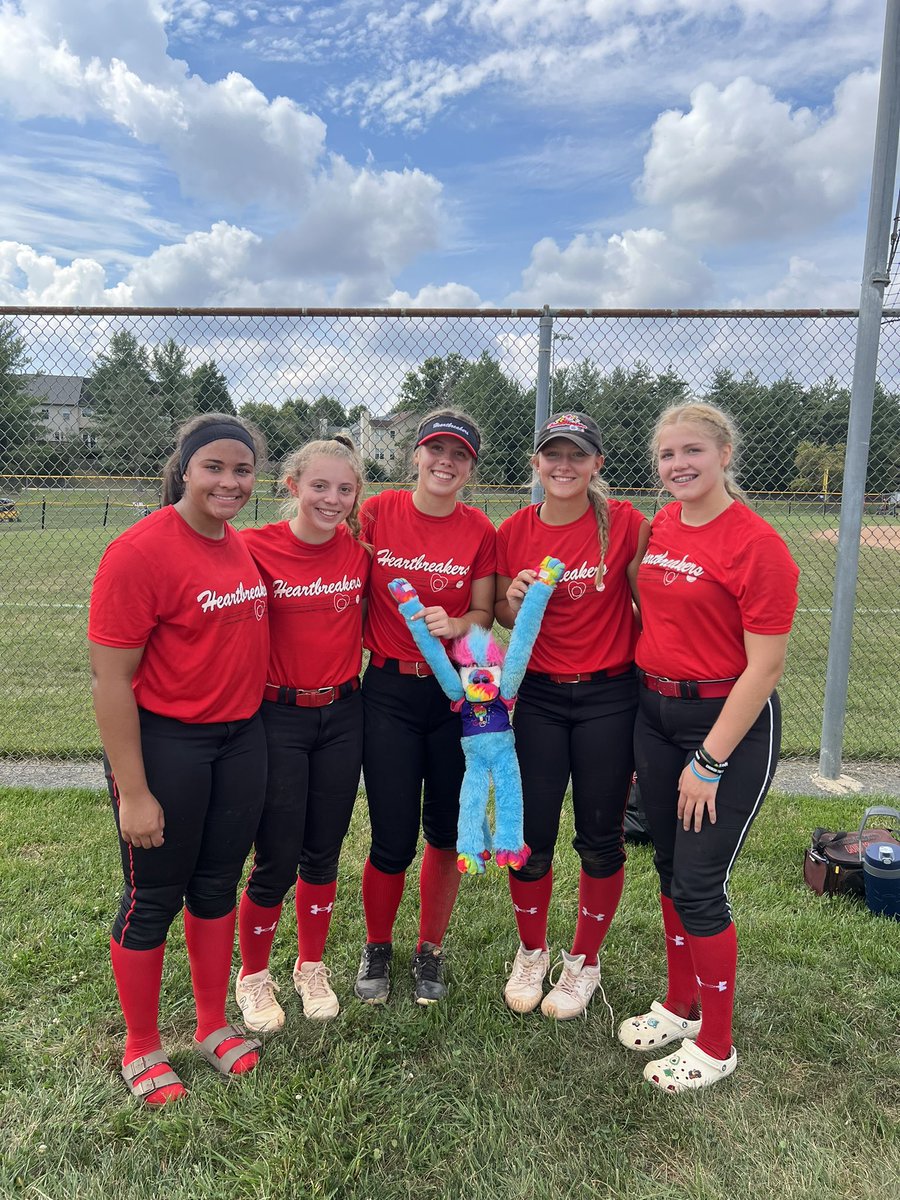 “Clutch Monkey Mo🐒”

Our pitching staff with 2 Wins ,10 Innings, 1 hit &amp; 16k’s at USA Fall State Championship this morning. 2023 Camryn McKay (Gettysburg), 2024 Kayla Pilson, Gracie Wilson, 2025 Taylor Smith &amp; Avery Neuman. We play at 10:40am Field#3 tomorrow morning💪💔🥎👆