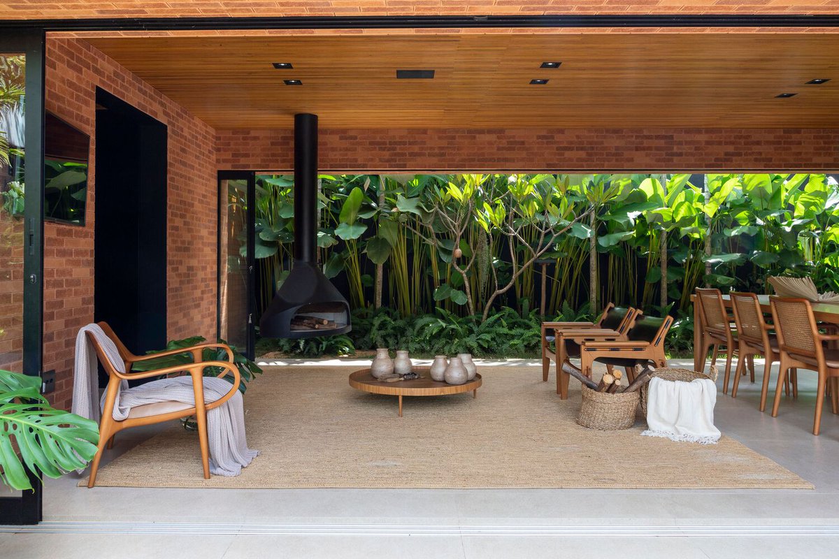 AllanGrandison's tweet photo. What do you think? Is this living space indoors or outdoors? It can be hard to tell. #uniquehomes #archilovers  https://t.co/BhZw3Ljfea https://t.co/gbPhJ7L0U3