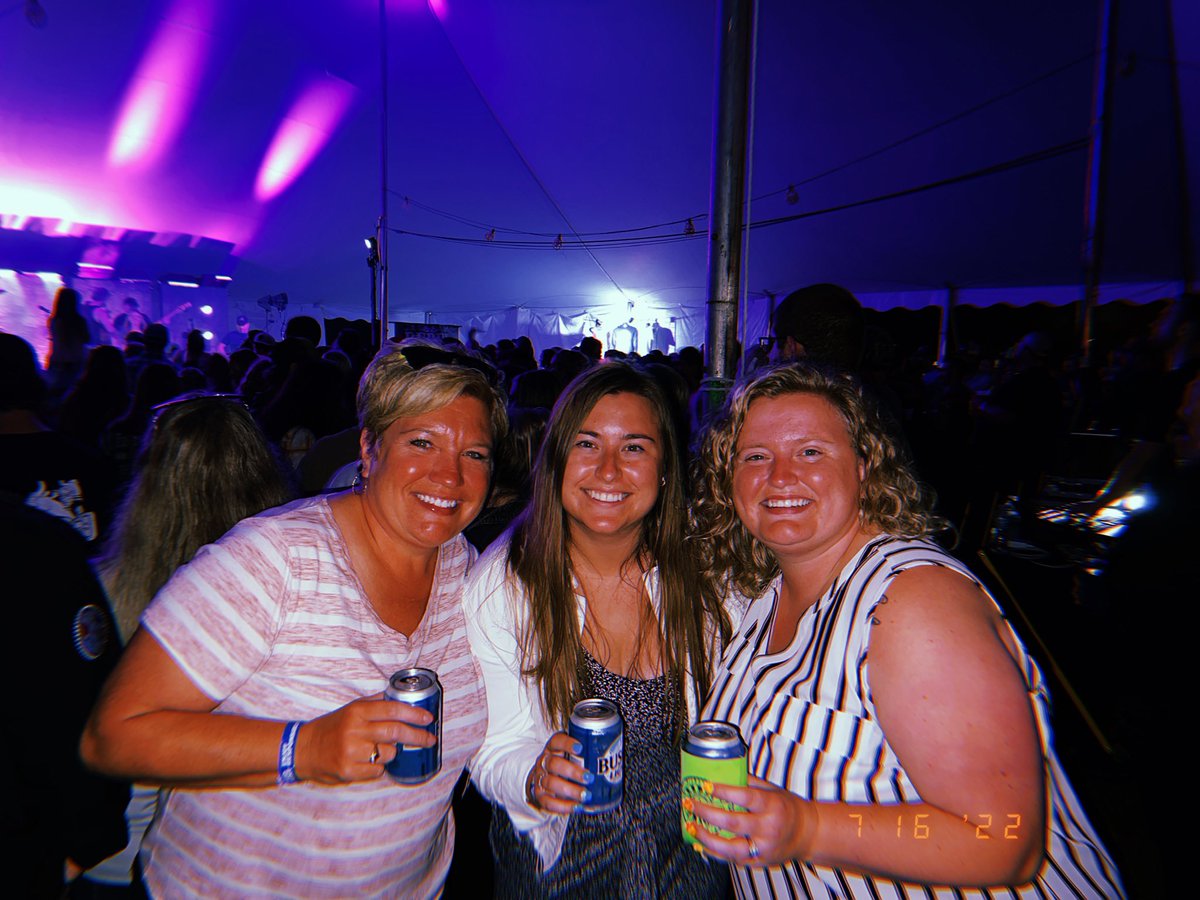 PaytonRilee's tweet photo. #PourHouseWI
#TouchTunesTV https://t.co/OkF2WYnhxq