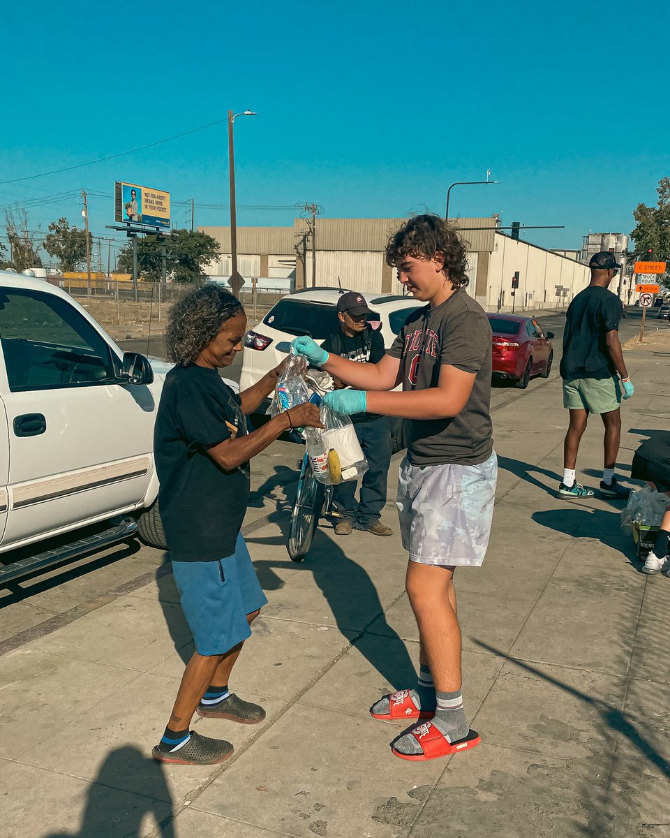 Purpose_Field's tweet photo. Thankful for an opportunity to serve and plant seeds within our community this morning. We walk in humility while keeping perspective that there are those who may have been forgotten, counted out, and shamed; we want them to know God hasn’t.
#wearesecond
#trenchwork
#byfaith https://t.co/ssKoMeBTpK
