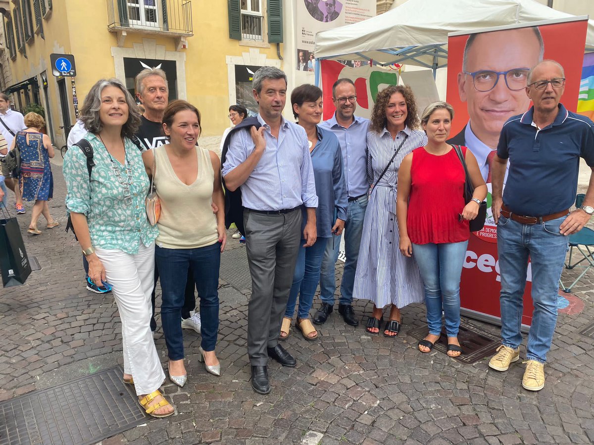 barbaraferroVR's tweet photo. Oggi a #Verona con il Ministro @AndreaOrlandosp  si è parlato del lavoro e delle misure che il @pdnetwork ha messo in campo a sostegno delle #famiglie a partire dalle #bolletta fino al contributo mensile alle spese sui #trasporti.

#scegli #il25settembrevotopd https://t.co/9uEt2SXXth