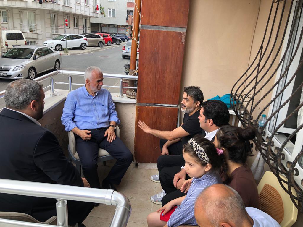 akpartiistanbul's tweet photo. Milletvekilimiz @erolkaya_ist ve teşkilat mensuplarımız, #YüzYüze100Gün kapsamında Üsküdar halkıyla kucaklaştı. https://t.co/tvrMKA6pO1
