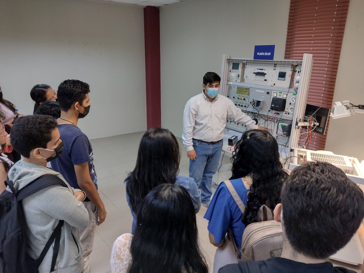 PattyPasmay's tweet photo. Finalizando proyecto de vinculación. Economía Familiar. Eficiencia Energética. @Vinculos_Espol https://t.co/dBshxnopYm
