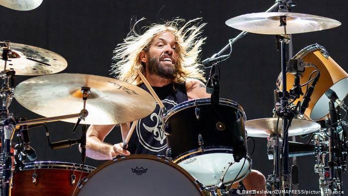 AlexSniper228's tweet photo. #taylorhawkinstribute es fenomenal! Grande Taylor Hawkins https://t.co/dkw5bvsEHt