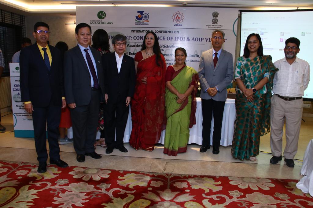 AAS_ASIA2020's tweet photo. #HappeningNow
With this the International Conference on "Connecting East: Confluence of IPOI &amp; AOIP Visions" organised by AAS in association with MEA 2022 came to an end.
@SwaranSinghJNU @BDeepak110 @MOS_MEA @MEAIndia @gitikasrivastav @marwah_reena @sukhpal https://t.co/ktvS2WvIfg