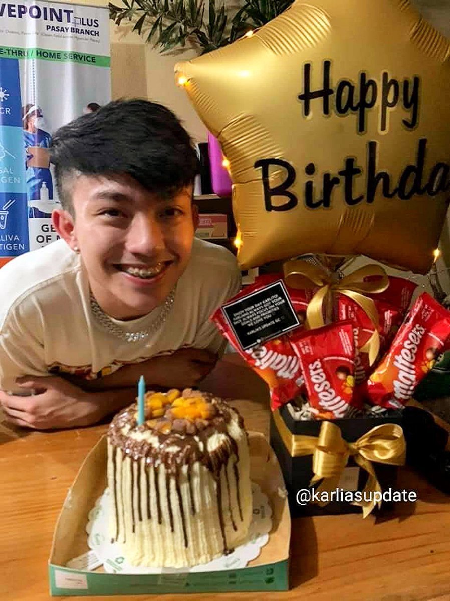 karliasupdate's tweet photo. We hope you like our 2nd gift. (To follo pa yung 3rd gift). Your Karlia's Update (K.U) family will always be here for the two of you! Enjoy your day Karlito! We love you two. We would like to thank ate Nics na naisabay to sa bday salubong 🧡
#KarlLimpin #karliasupdate https://t.co/nO1PgDppob
