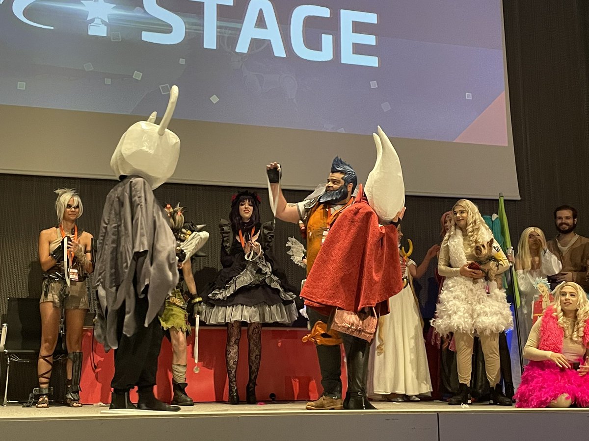 escosplay's tweet photo. Mención @Juggernaughtty 

Hollow Knight!

#CometCon22 #CosplayStage https://t.co/cxWTChNIaH
