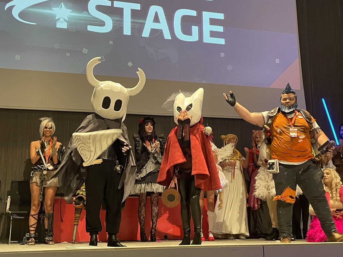 escosplay's tweet photo. Mención @Juggernaughtty 

Hollow Knight!

#CometCon22 #CosplayStage https://t.co/cxWTChNIaH