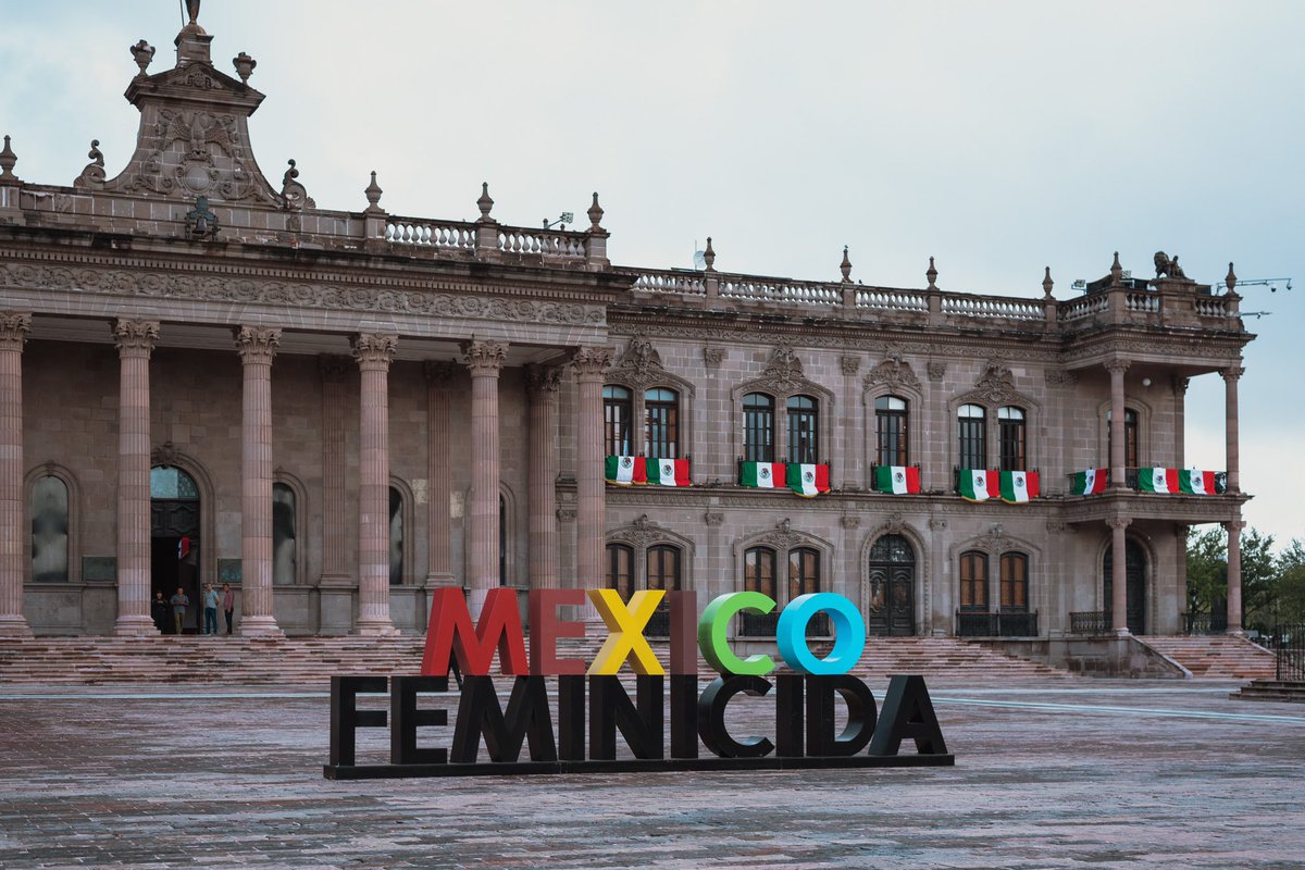 DONDEIRweb's tweet photo. #VisitaMéxicoFeminicida es una intervención que busca poner en la mirada de la sociedad esta situación de violencia que vivimos las mujeres.
 “Ser mujer es un estado de emergencia.”Ni una más en Nuevo León, ni una más en Jalisco. Ni una más en todo México. 
#NiunaMas https://t.co/ea2WG63quK