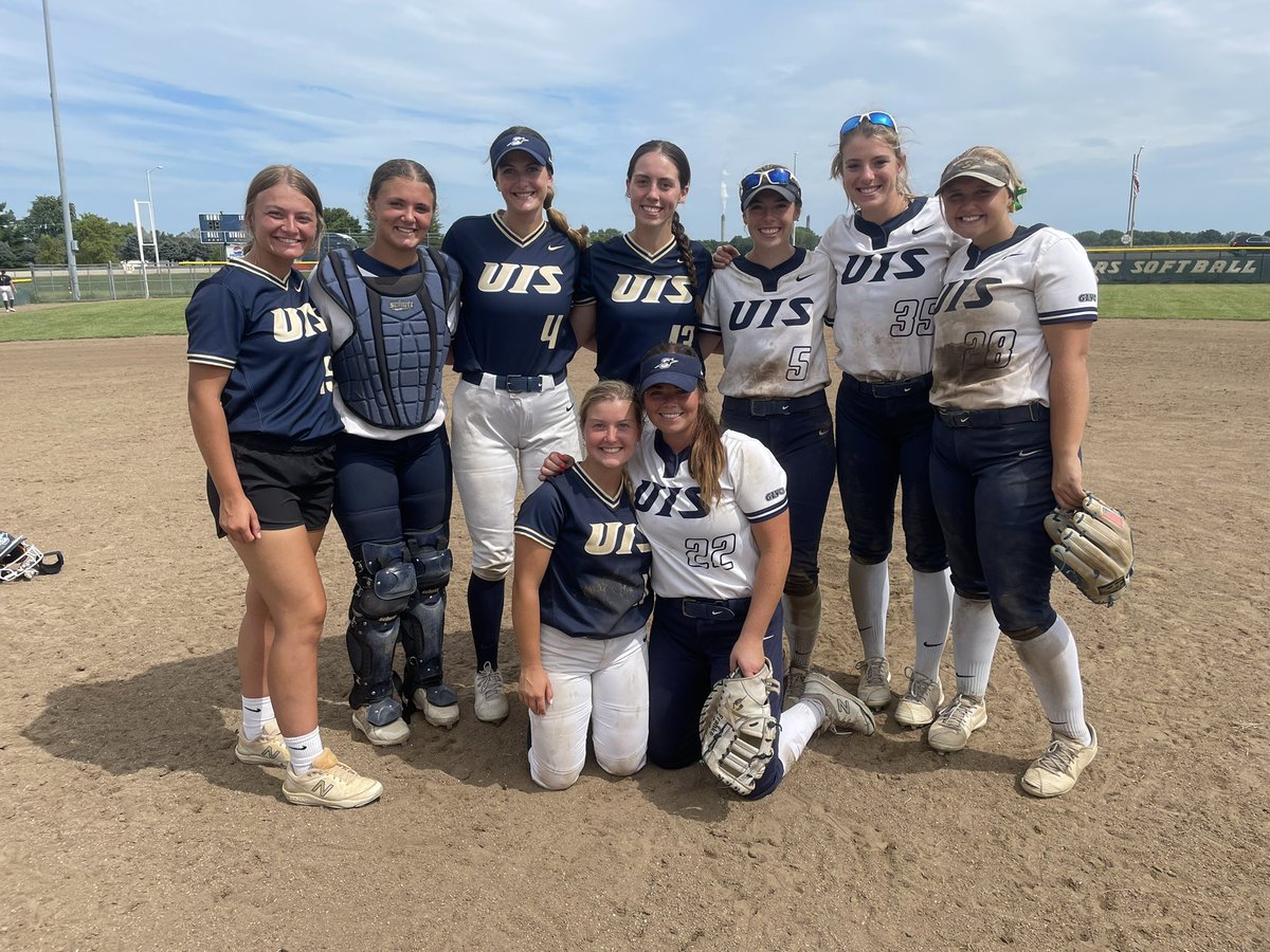 ✨STELLAR STARS ✨
🖐 Helping hand - Ashley Klinzing (week 1) passed to Reagan Miles (week 2)
🗽Culture Molders - Carolyn Franke and Emma Garcia passed to Kelsie Burrows
🔒 Locked In - Liv DeLuca passed to Koral Keehner
💡 Shining Light - Ramsey Armstrong passed to Jillian Mathis