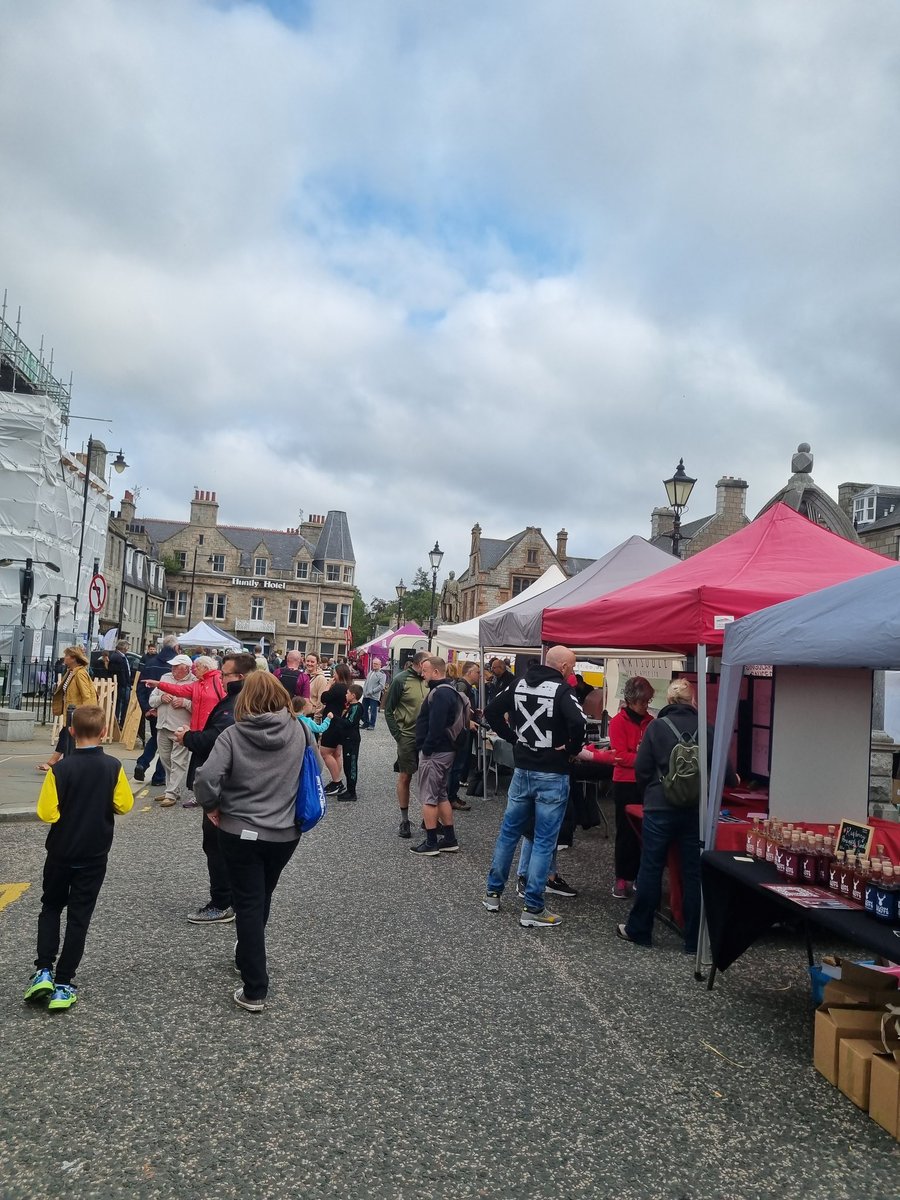 galargue's tweet photo. What better way to spend a day off by running a tough Half Marathon. Would have been happy with sub 2hrs 20 mins got 2hrs 4 mins my 2nd fastest half time. Delighted even though legs objecting still. Lots of food stalls at the end too. #roomtorun @HuntlyHAIRST https://t.co/IwiQc3QrmB