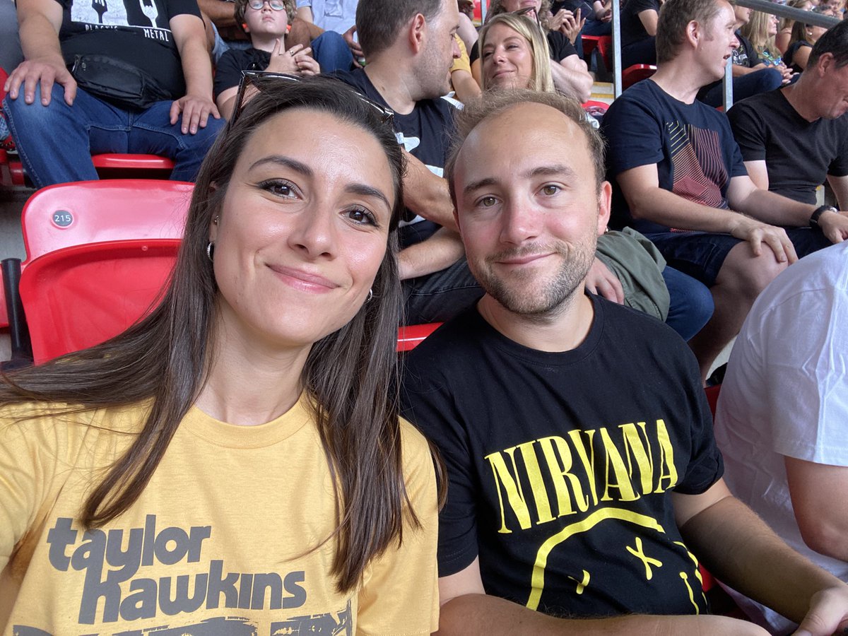 giuzatta's tweet photo. So happy to be here! 🥹❤️🦅
#taylorhawkinstribute https://t.co/yOkWfTVXXt