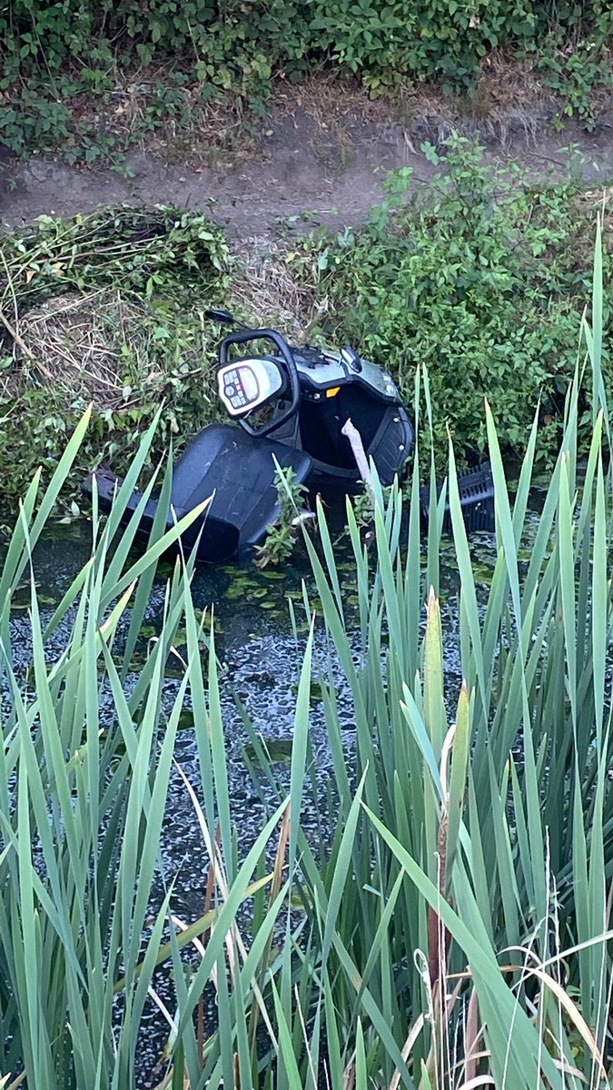Wie O wie is z’n elektrische scootmobiel kwijt!? Ligt in de sloot.. einde Potterskade richting Harmelen! #Woerden #Harmelen