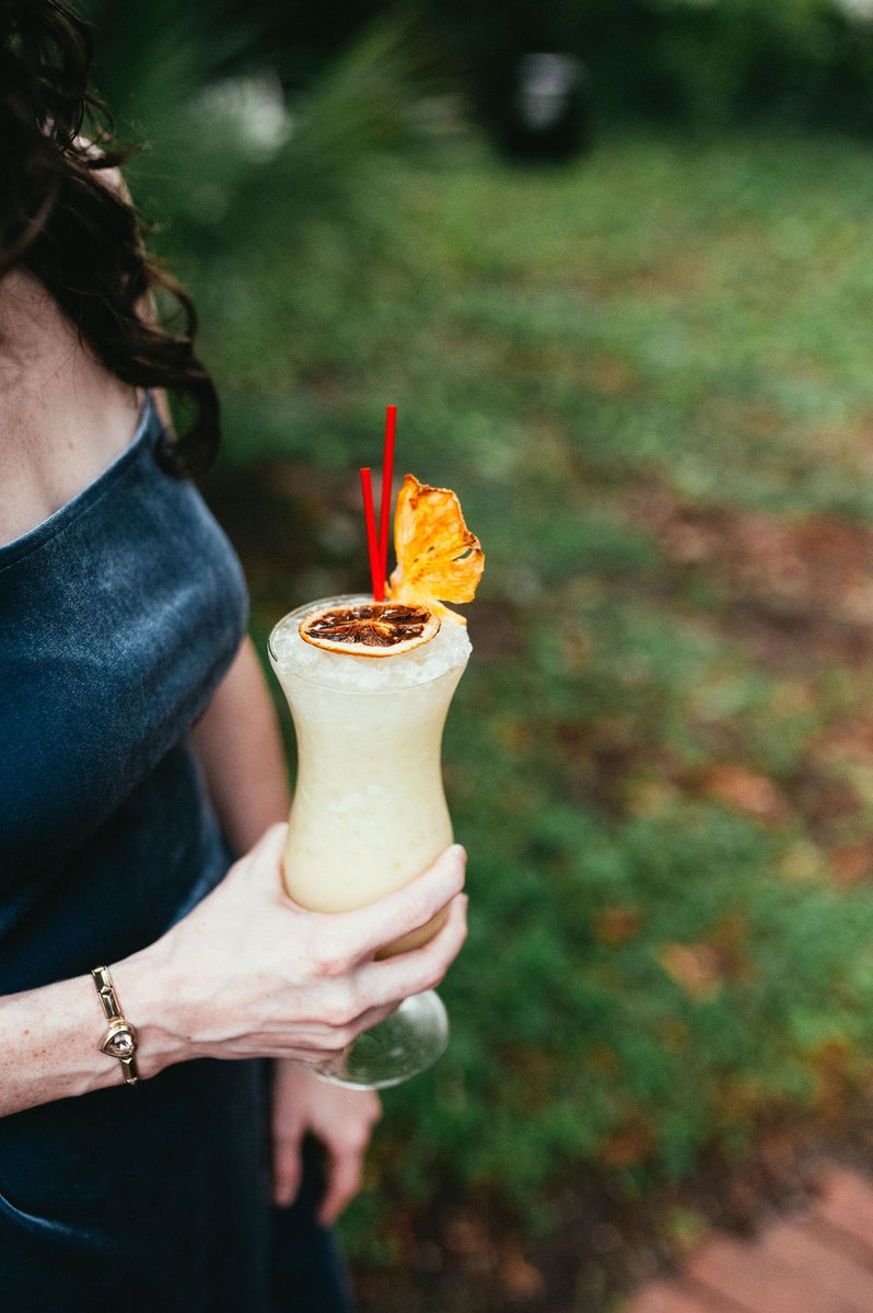We're here to elevate your next gathering for college football season! Need a bartender? Call or DM us for a quote with 25% off on our full bar packages. 😊🙌🍹🥃
@erin_millerphotography 
#mobilebartendingservice #mobilemixology #handcraftedcocktails #tailgating #footballseason