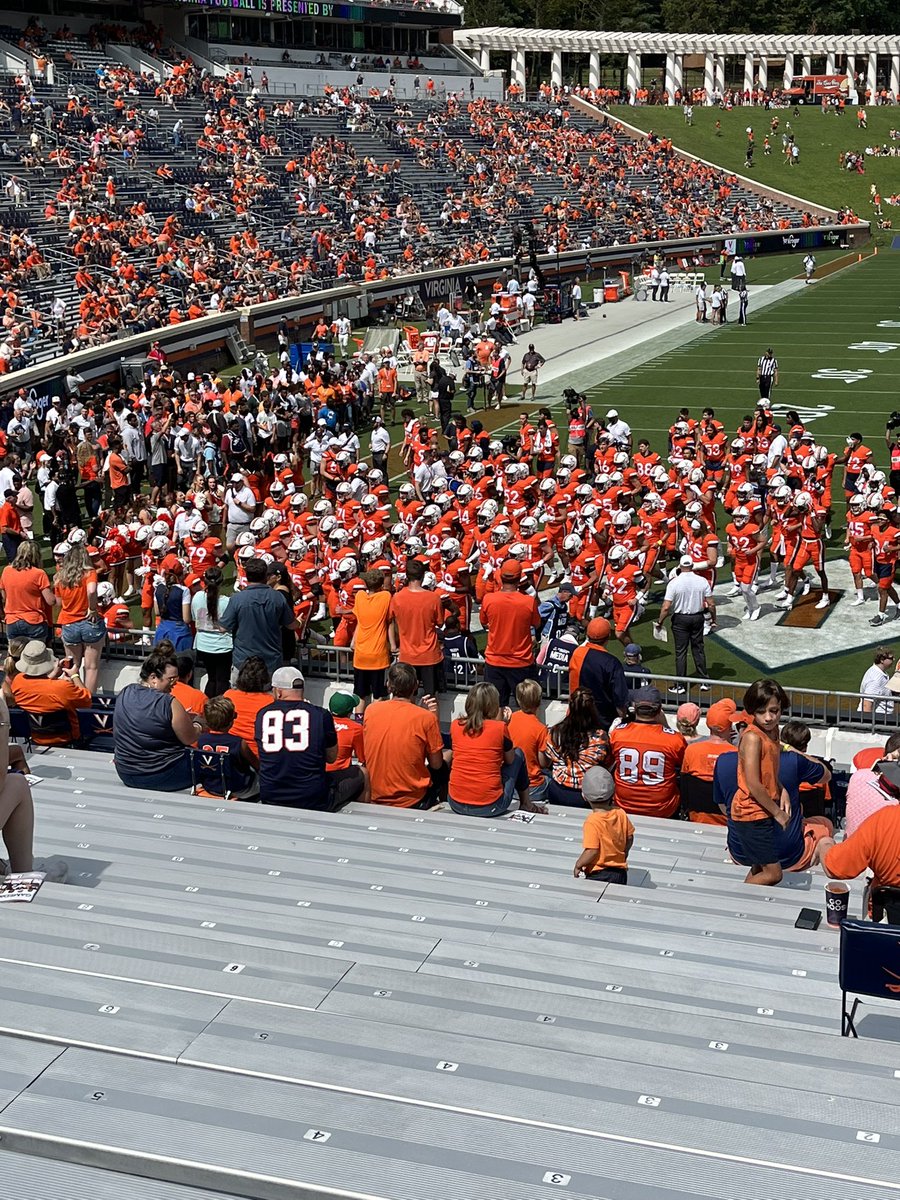 9KnoxStrong's tweet photo. Let’s go Hoos!! @_LD82 @UVAFootball https://t.co/6qNXUeSGyc