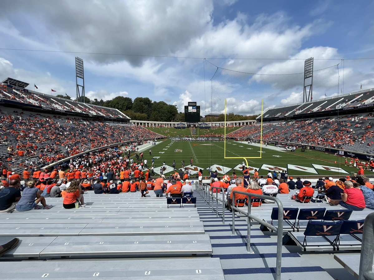 9KnoxStrong's tweet photo. Let’s go Hoos!! @_LD82 @UVAFootball https://t.co/6qNXUeSGyc