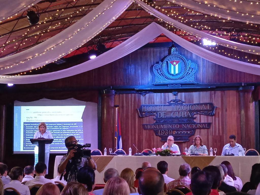 Intercambiamos con empresarios cubanos e inversionistas extranjeros sobre las nuevas oportunidaes para la inversión extranjera en el comercio mayorista y minorista. Existe interés, potencial y amplias oportunidades para su fomento y desarrollo. 
#CubaViveYTrabaja 
<a href="/MEP_CUBA/">Ministerio de Economía y Planificación de Cuba</a>