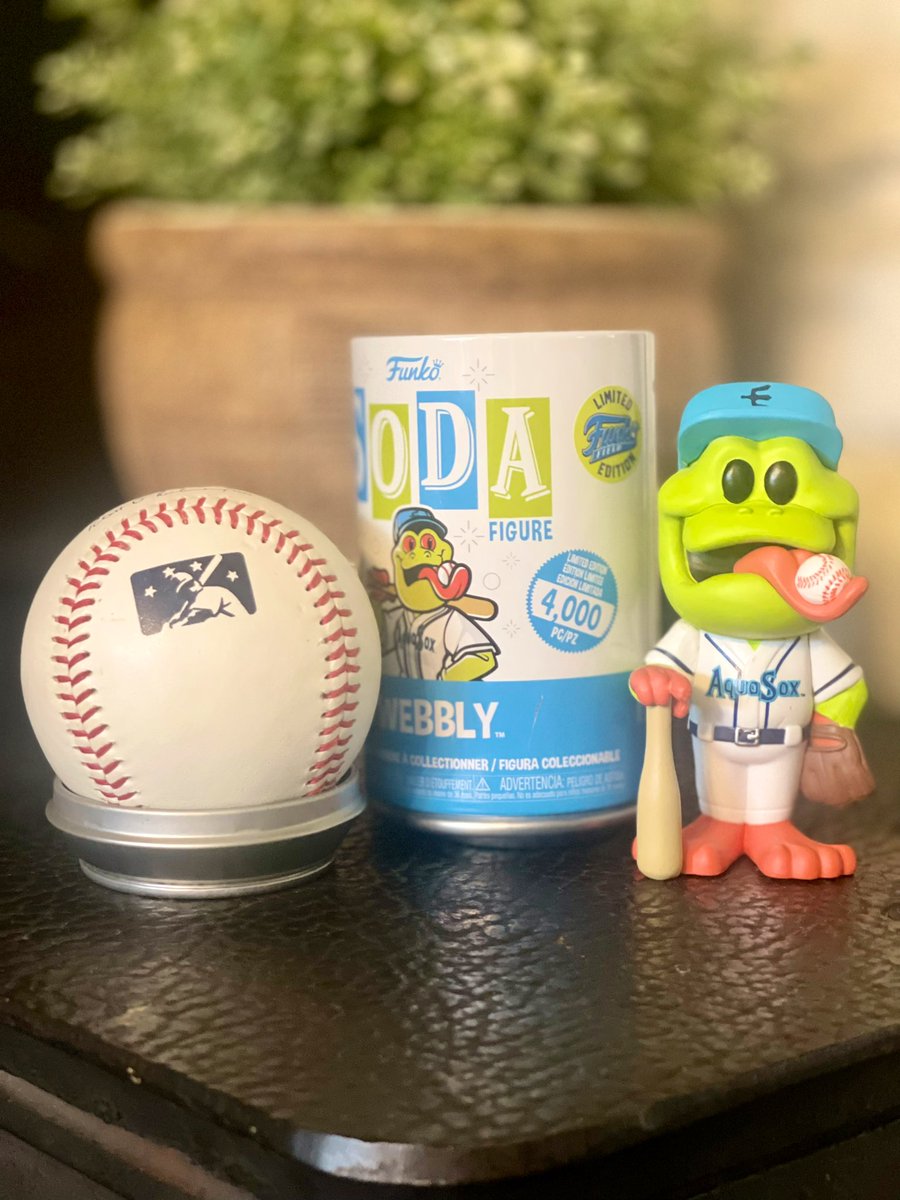 janpajel's tweet photo. @brianmariotti My latest acquisition and new Favorite Soda in my collection so far! Would love to see a Freddy AquaSox Soda next @OriginalFunko 🤔
#Funko #Aquasox #Webbly #FunkoSoda #FunkoField #StadiumGiveaway #SGA #FunkoSodaSaturday https://t.co/Quk5LmKcsZ