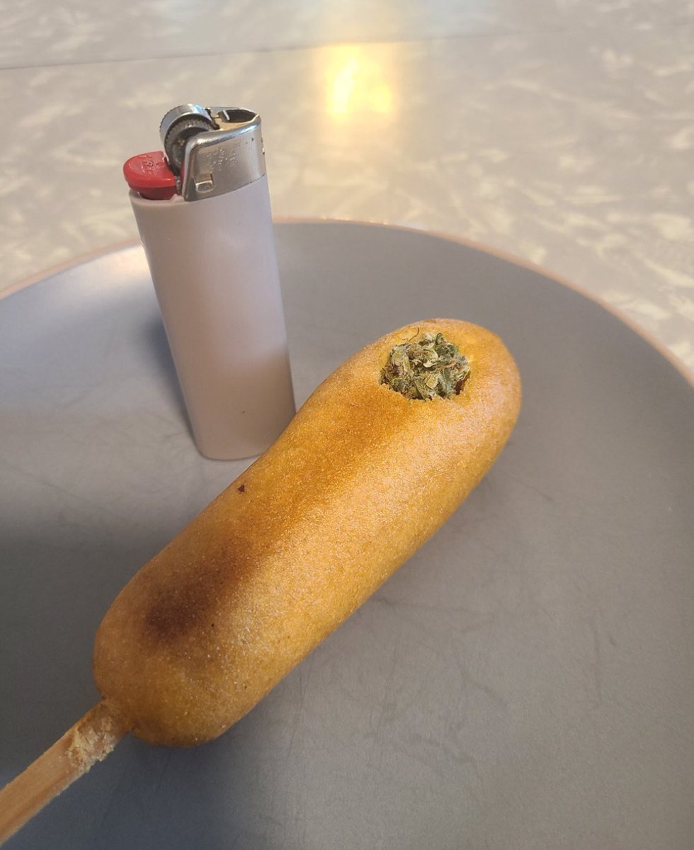 hard_jewelry's tweet photo. I’m in a hurry this morning so I had to combine the smoke sesh with the meal🙏🏽 https://t.co/2qgObRO9qr