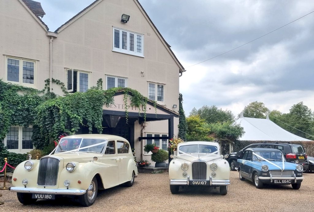 Si_Browse's tweet photo. Quite the eclectic 1950s - 1960s spread today for one our weddings. Excellent 👌 https://t.co/JcrJqhKQfP